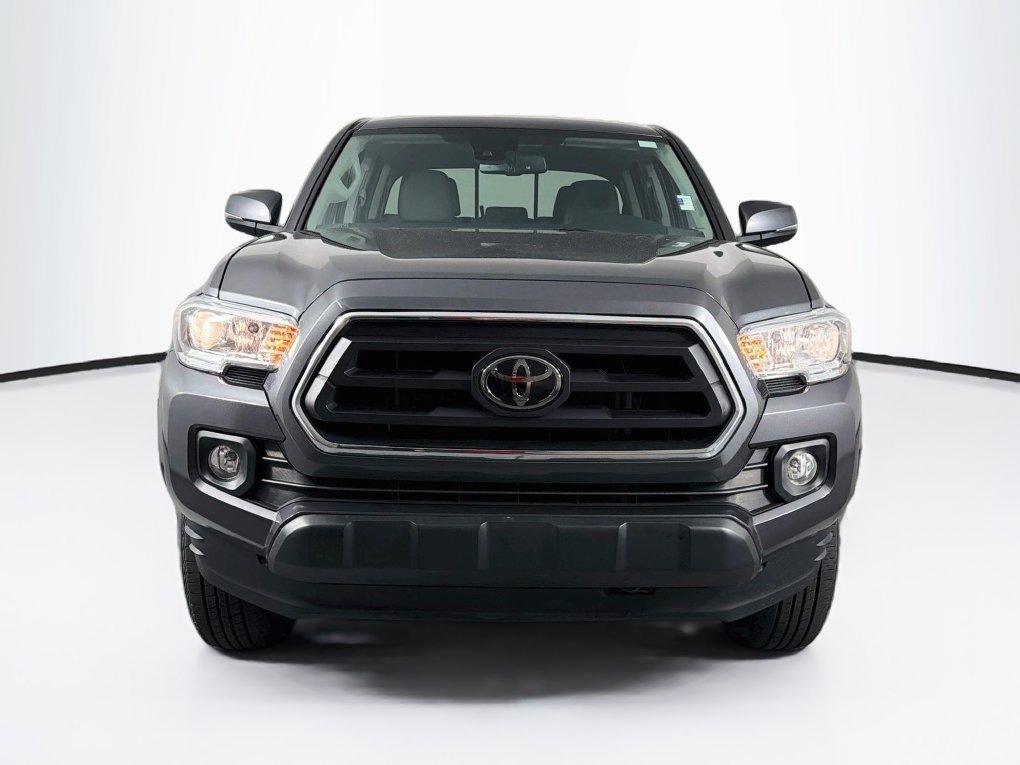 Used 2022 Toyota Tacoma SR5 w/ Technology Package RWD image 2