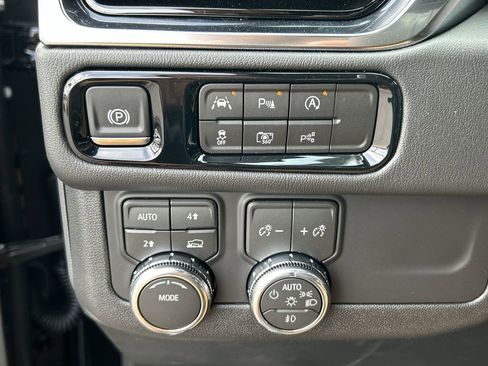 Used 2026 GMC Yukon XL Denali w/ Sun & Power Step Package image 18