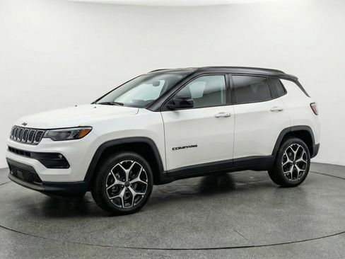 Used 2025 Jeep Compass Limited image 3