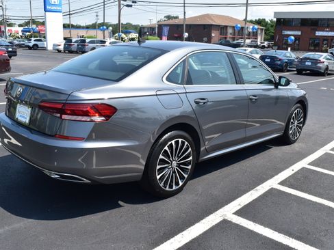 Used 2022 Volkswagen Passat 2.0T FWD image 3
