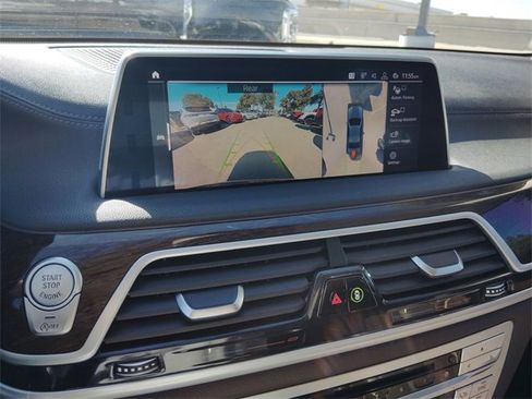 Used 2020 BMW 750i xDrive image 28