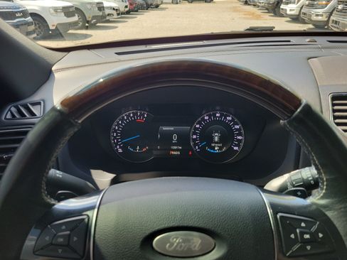 Used 2019 Ford Explorer Platinum AWD/4WD image 27
