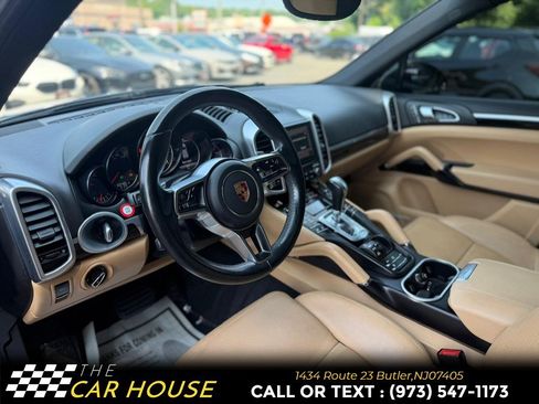 Used 2017 Porsche Cayenne AWD/4WD image 15