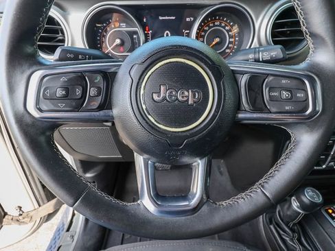 Used 2018 Jeep Wrangler Unlimited Sahara AWD/4WD image 16