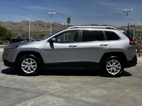 Used 2017 Jeep Cherokee Latitude w/ Safety/Convenience Group AWD/4WD image 5