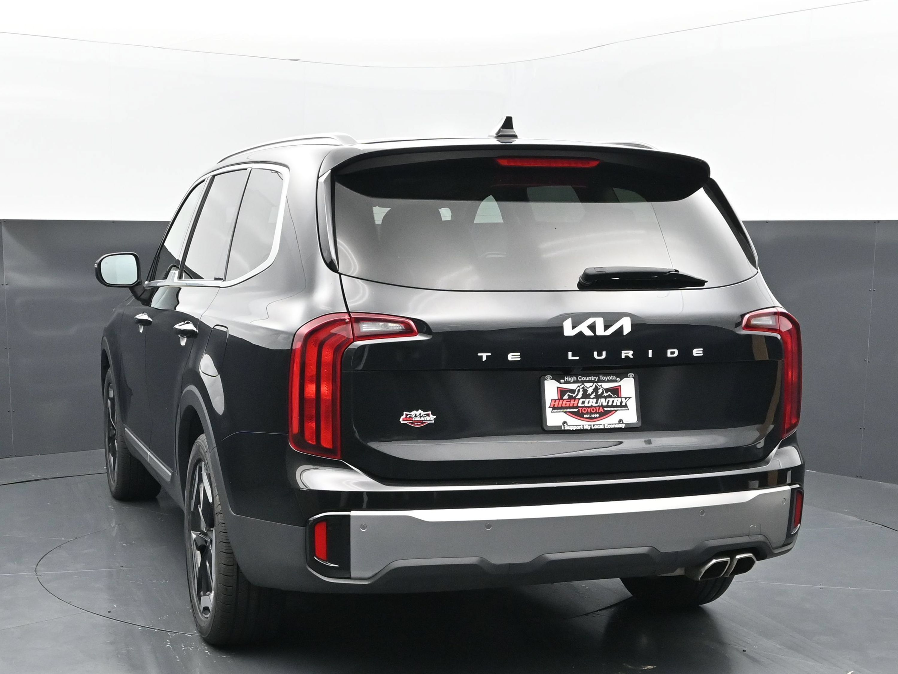 Used 2025 Kia Telluride S FWD image 4