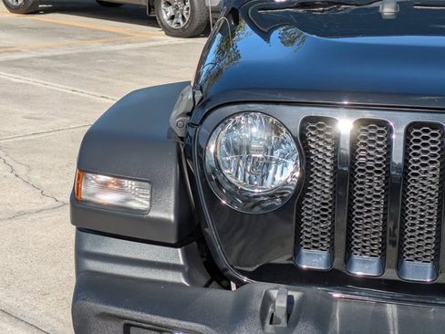 Used 2022 Jeep Wrangler Sport S image 9