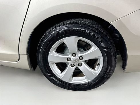 Used 2016 Toyota Sienna LE FWD image 32