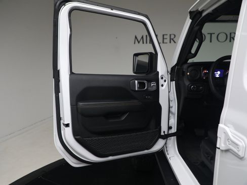 Used 2024 Jeep Wrangler Unlimited Rubicon 392 image 34