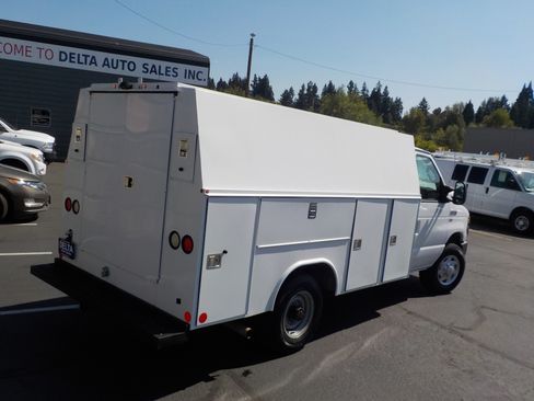 Used 2013 Ford E-350 and Econoline 350 Super Duty w/ Class I Trailer Tow Pkg RWD image 11