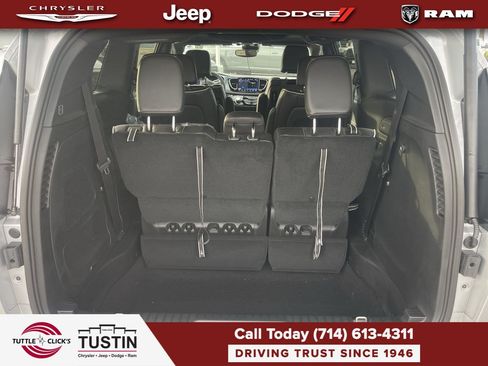 New 2026 Chrysler Pacifica Limited w/ Uconnect Theater Family Group FWD image 27