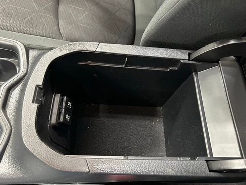 Used 2019 Toyota RAV4 XLE w/ Convenience Package AWD/4WD image 18