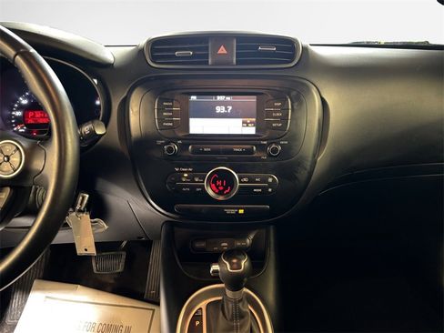Certified 2017 Kia Soul + w/ Designer's Package image 22