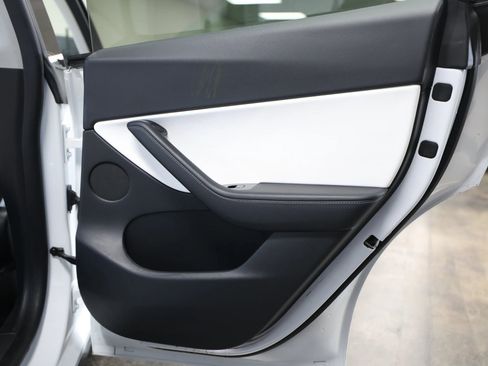 Used 2021 Tesla Model Y Long Range AWD/4WD image 41