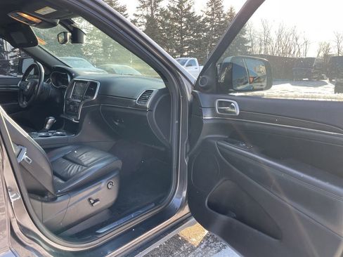 Used 2018 Jeep Grand Cherokee Limited image 34