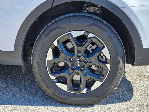 Used 2024 Kia Sorento S image 15