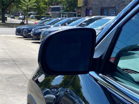 Used 2019 Jeep Cherokee Latitude Plus w/ Comfort/Convenience Group image 23