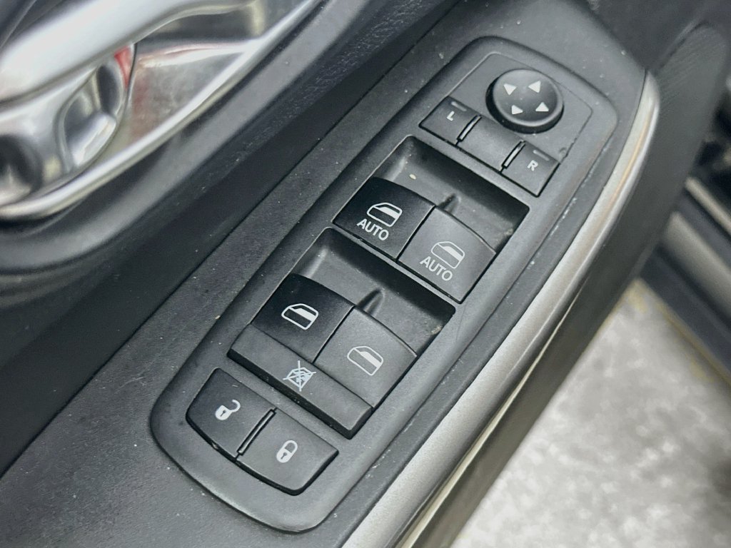 Used 2019 Jeep Cherokee Limited AWD/4WD image 22