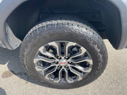 Used 2024 GMC Canyon Denali AWD/4WD image 32