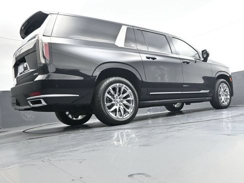 Used 2023 Cadillac Escalade ESV Premium Luxury w/ LPO, Radiant Package AWD/4WD image 32