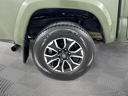 Used 2021 Toyota Tacoma TRD Sport w/ Technology Package AWD/4WD image 28