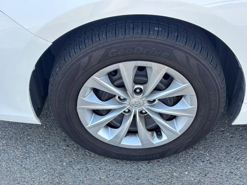 Used 2016 Toyota Camry LE FWD image 9
