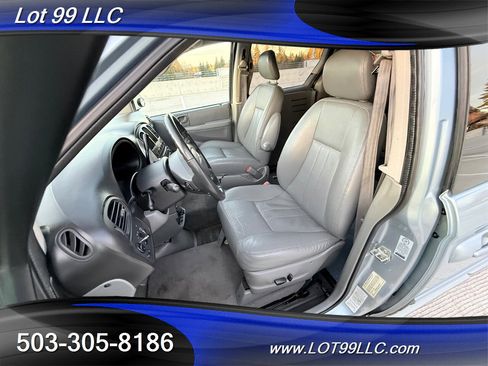 Used 2005 Chrysler Town & Country Touring w/ Luxury Group image 5
