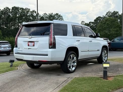 Used 2020 Cadillac Escalade Premium Luxury AWD/4WD image 7