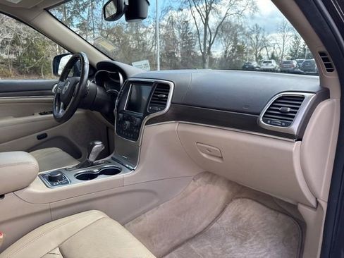 Used 2017 Jeep Grand Cherokee Overland AWD/4WD image 30