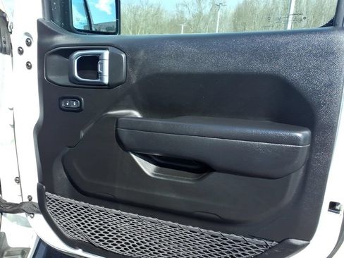 Used 2023 Jeep Gladiator Rubicon w/ Cold Weather Group AWD/4WD image 20