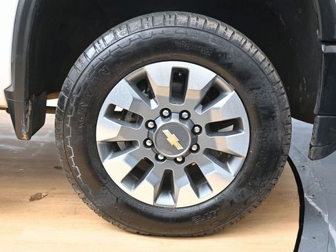 Used 2022 Chevrolet Silverado 2500 Custom w/ Custom Value Package image 14