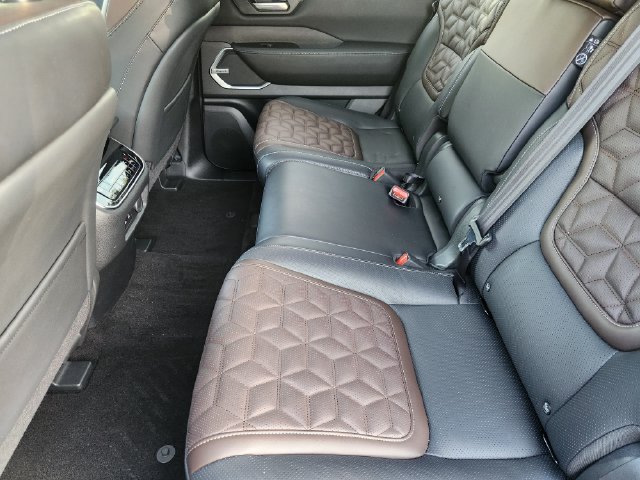 Used 2025 Nissan Armada Platinum RWD image 27