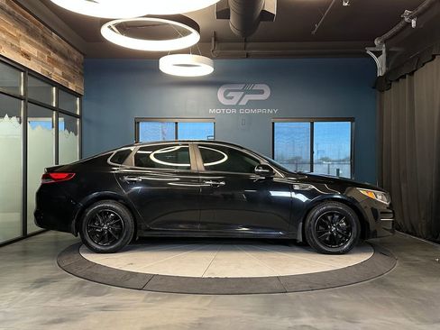 Used 2017 Kia Optima LX image 2