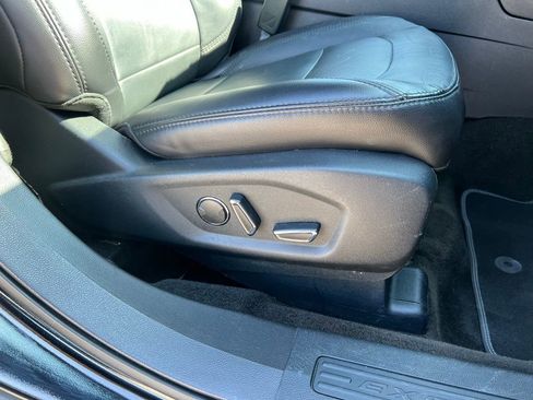 Used 2017 Ford Explorer XLT w/ Equipment Group 202A image 22