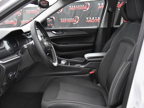 Used 2023 Jeep Grand Cherokee L Laredo image 17