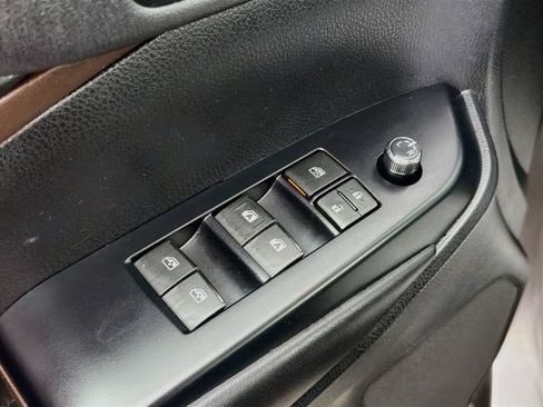 Used 2019 Toyota Highlander XLE AWD/4WD image 18