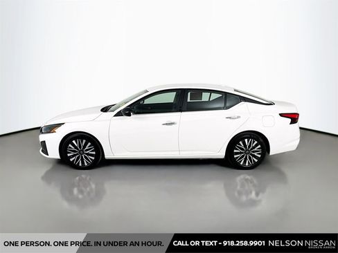 Certified 2025 Nissan Altima 2.5 SV image 8