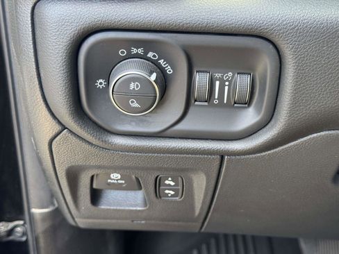 Used 2023 RAM 1500 Laramie AWD/4WD image 19