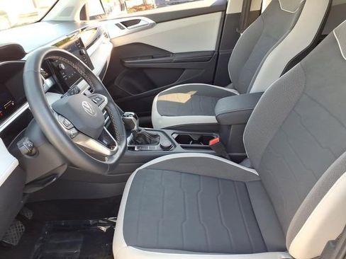 Used 2025 Volkswagen Taos SE AWD/4WD image 11