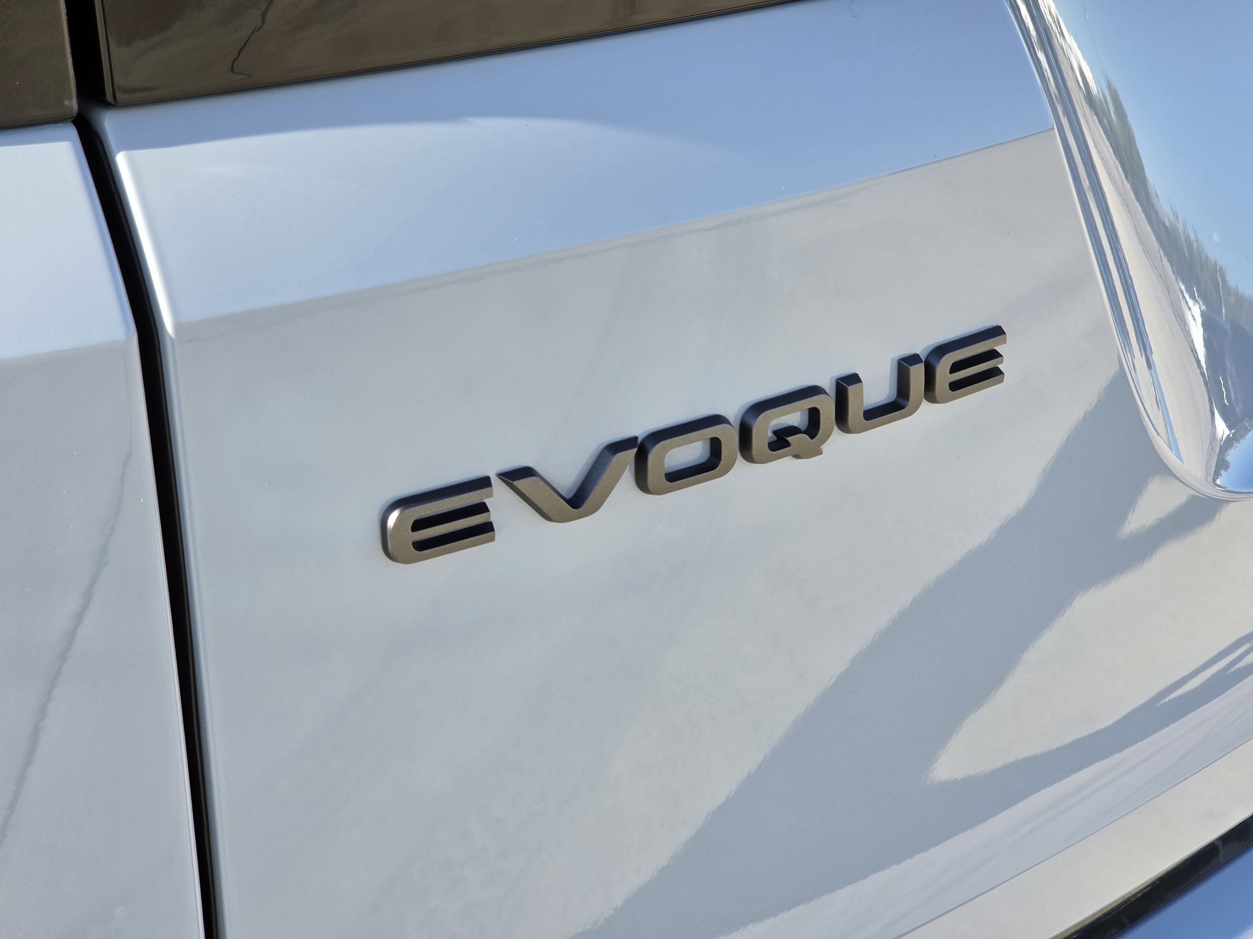 Certified 2026 Land Rover Range Rover Evoque Dynamic SE AWD/4WD image 34