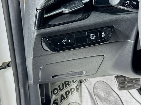 Certified 2023 Kia Niro EX Touring FWD image 10