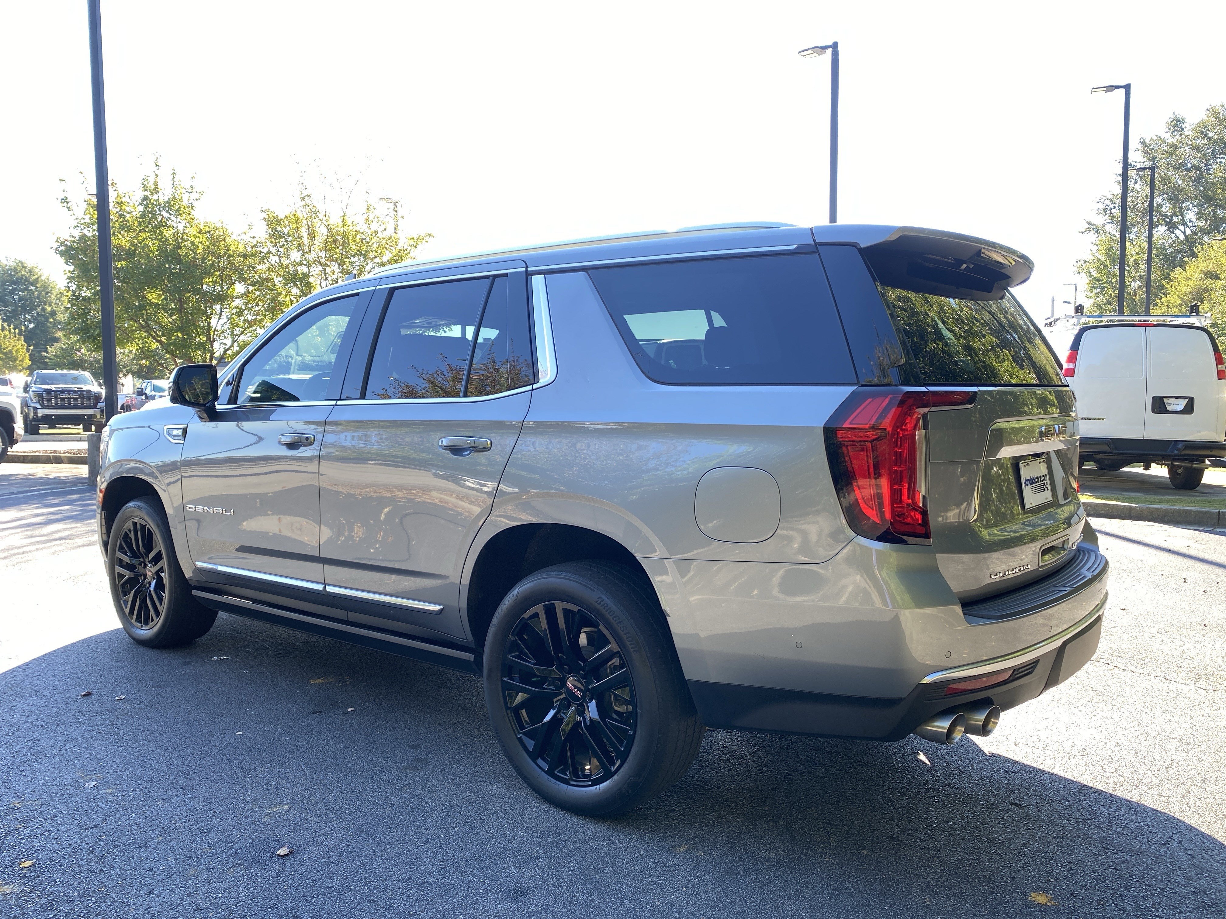 Used 2023 GMC Yukon Denali w/ Advanced Technology Package AWD/4WD image 7