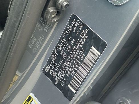 New 2025 Hyundai Venue SEL FWD image 43