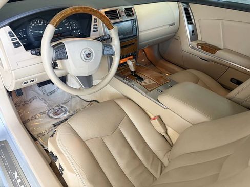 Used 2009 Cadillac XLR RWD image 18