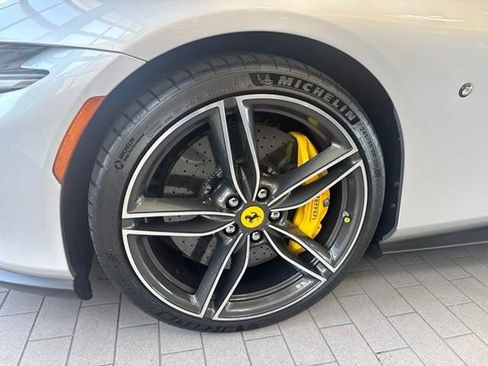 Used 2022 Ferrari Roma RWD image 2