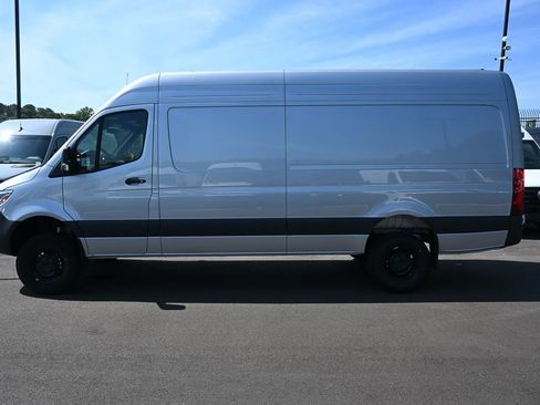 Used 2025 Mercedes-Benz Sprinter 2500 image 3