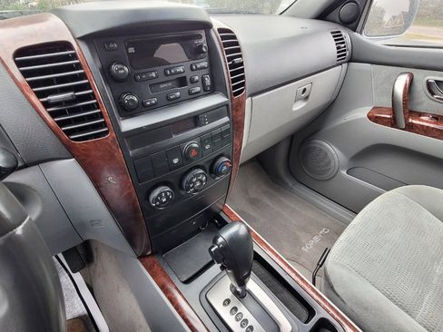 Used 2004 Kia Sorento 4dr LX 4WD Auto image 13