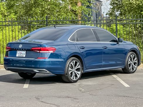 Used 2022 Volkswagen Passat 2.0T SE FWD image 3