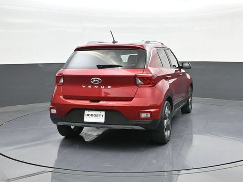 Used 2024 Hyundai Venue SEL FWD image 11