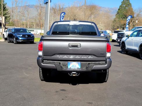 Used 2021 Toyota Tacoma TRD Off-Road w/ TRD Premium Off Road Package image 6